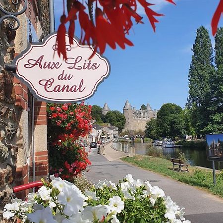 Bed and Breakfast Aux Lits Du Canal Josselin Exterior foto