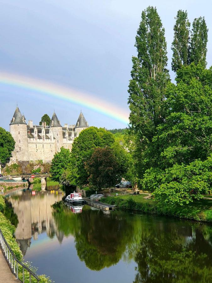 Bed and Breakfast Aux Lits Du Canal Josselin Exterior foto