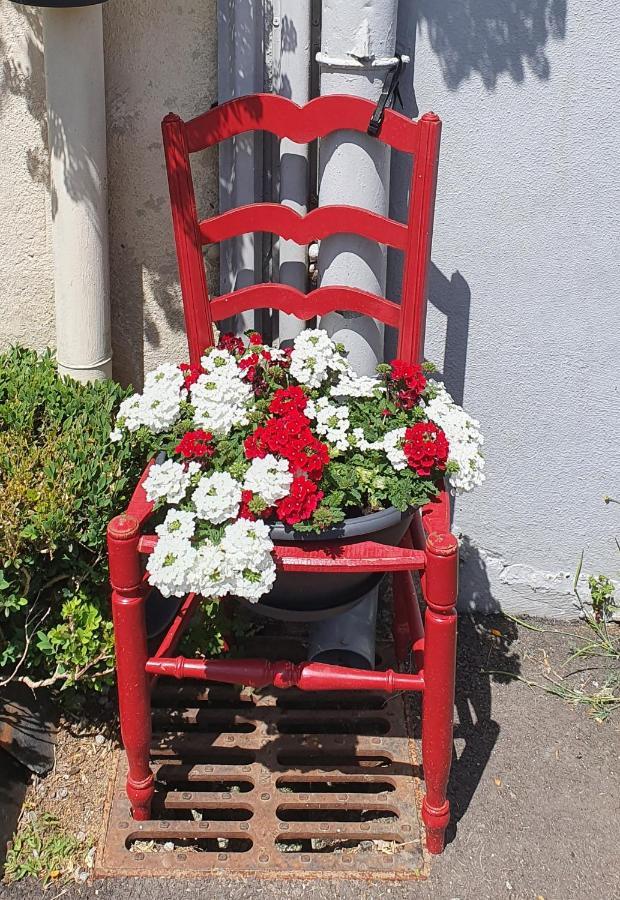 Bed and Breakfast Aux Lits Du Canal Josselin Exterior foto