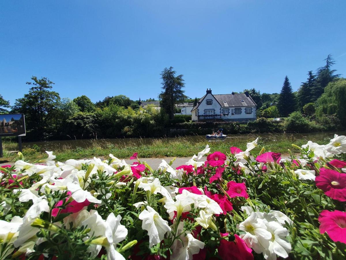 Bed and Breakfast Aux Lits Du Canal Josselin Exterior foto