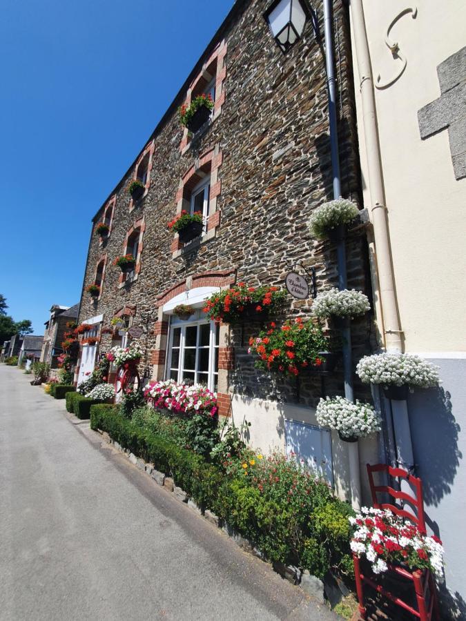 Bed and Breakfast Aux Lits Du Canal Josselin Exterior foto