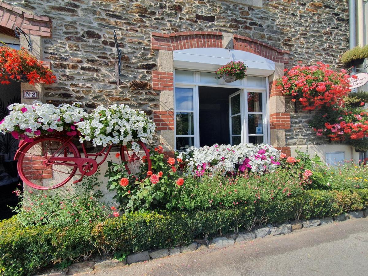 Bed and Breakfast Aux Lits Du Canal Josselin Exterior foto