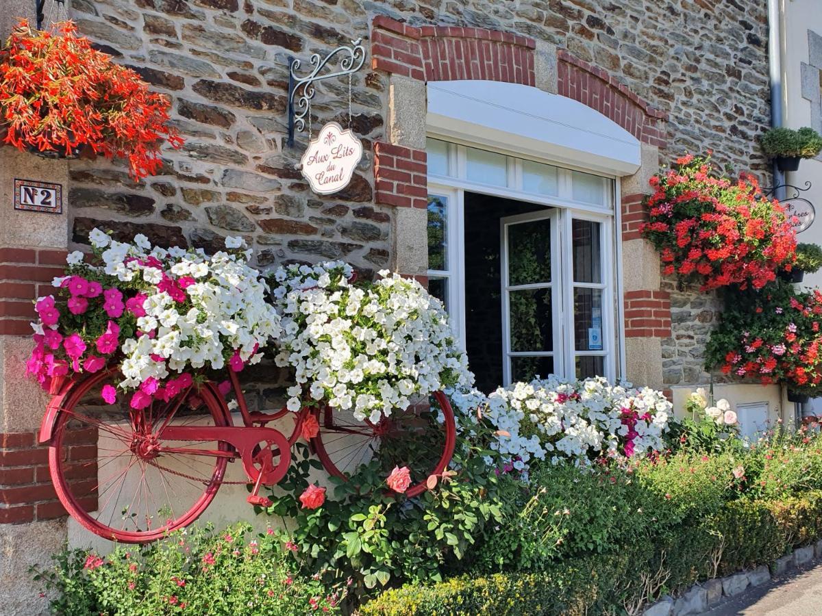 Bed and Breakfast Aux Lits Du Canal Josselin Exterior foto