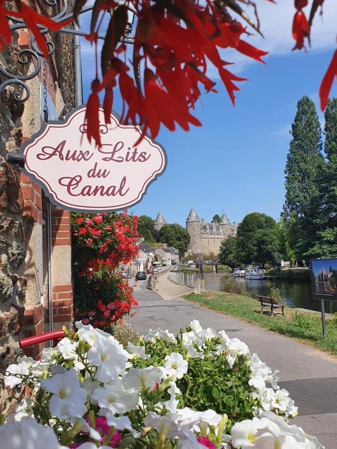 Bed and Breakfast Aux Lits Du Canal Josselin Exterior foto